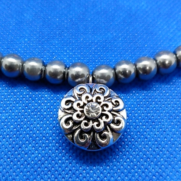 18 inch Gray snap button necklace with 3 buttons - Picture 4 of 4